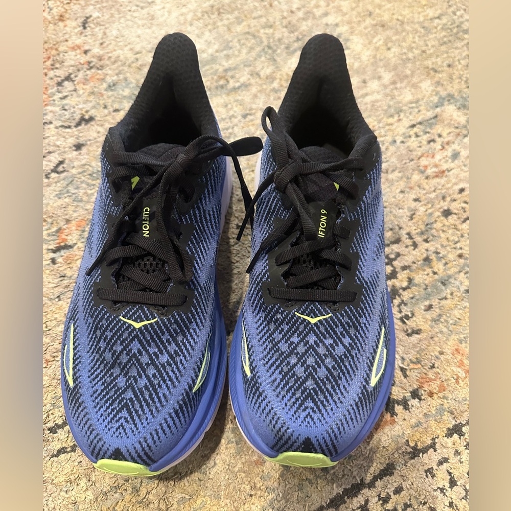 HOKA - Clifton 9 - worn once - size 7.5